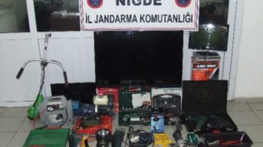 Jandarma 22 Hırsızlık Olayına Karışan 3 Zanlıyı G&ouml;zaltına Aldı