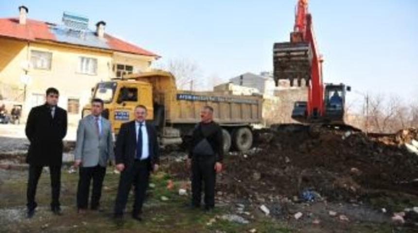 Afşin&rsquo;de Harabe Yapılar Yıkılıyor
