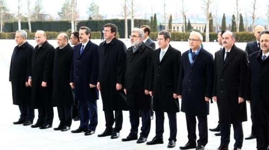 Karşılama T&ouml;reninde K&ouml;pek Ve Ardından Koşturan Koruma Polisi Dikkat &Ccedil;ekti