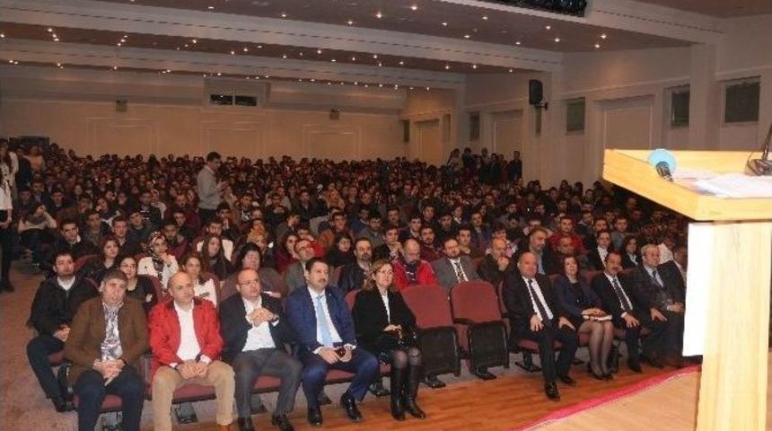Kariyer Zirvesi Gen&ccedil;lere Işık Tuttu