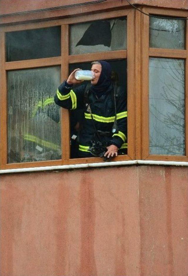 Dumandan Etkilenen İtfaiyecilere Ayran Takviyesi