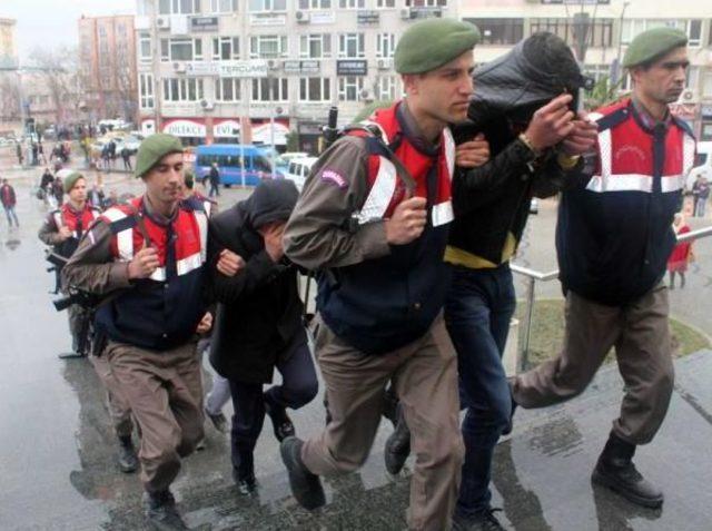 Doğum Gününde Restoran Görevlilerden Kaçarken Dere Yatağına Düşerek Öldü