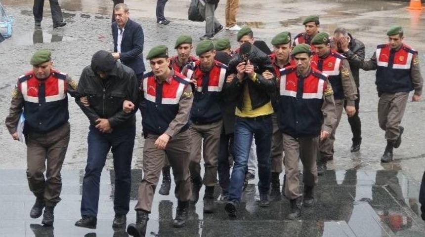 G&uuml;venlik G&ouml;revlilerden Ka&ccedil;maya &Ccedil;alışırken Dere Yatağına D&uuml;şen Şahıs &Ouml;ld&uuml;