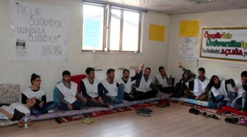 Bing&ouml;l &Uuml;niversitesi'ndeki &Ouml;ğrencilerin A&ccedil;lık Grevi S&uuml;r&uuml;yor