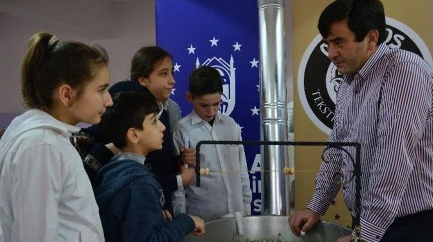 Gen&ccedil;ler Bursa İpeğini Yakından Tanıyor