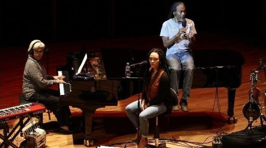 Grammy &Ouml;d&uuml;ll&uuml; Bobby Mcferrin, İzmir&rsquo;i Coşturdu