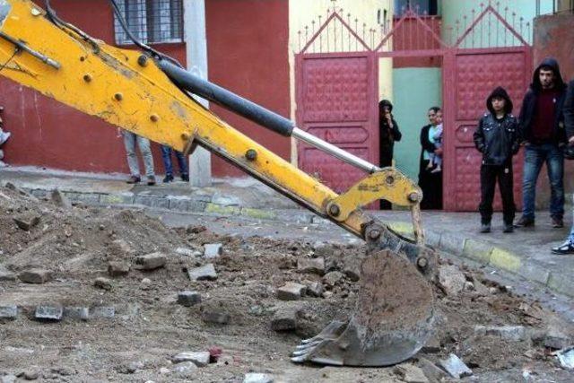 Cizre'de Mahallelere Kazılan 184 Hendek Kapatıldı(2)