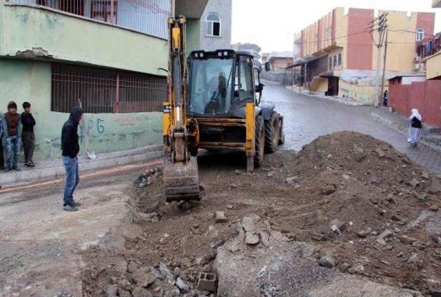 Cizre'de Mahallelere Kazılan 184 Hendek Kapatıldı(2)