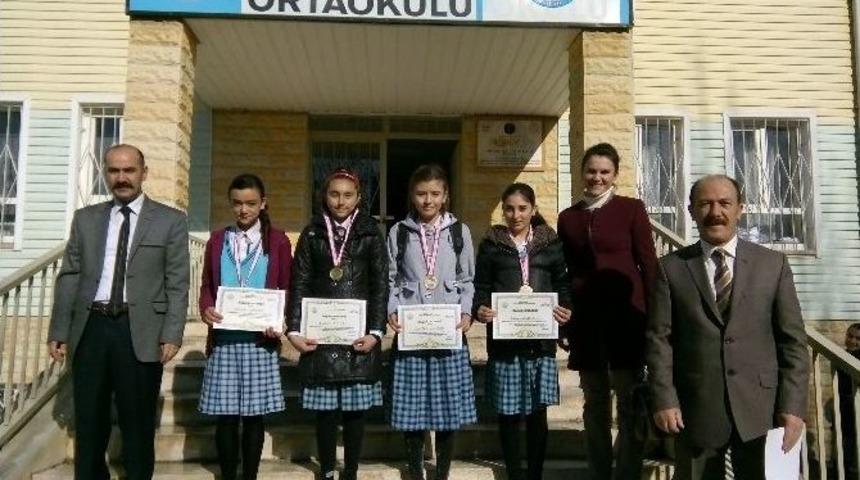 Cumhuriyet Ortaokulu Batmintonda Birinci Oldu