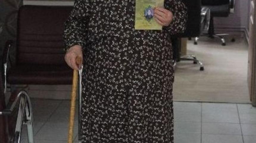 85 Yaşında Kitap &Ccedil;ıkarttı