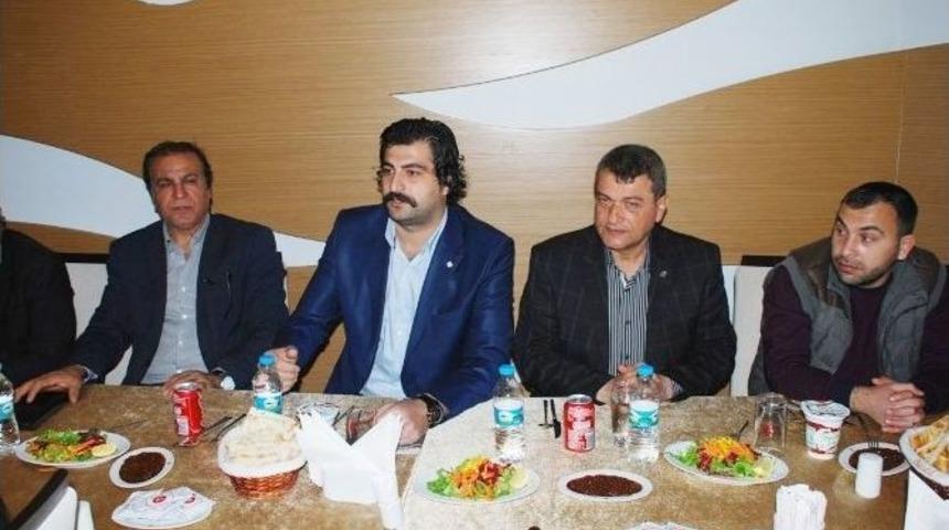 Tkdp’li Yöneticiler Basınla Bir Araya Geldi