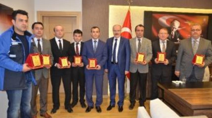 Başkan Kafaoğlu&rsquo;ndan Personele Plaket