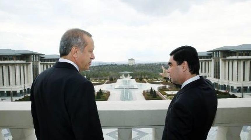 Karşılama T&ouml;reninde K&ouml;pek Ve Ardından Koşturan Koruma Polisi Dikkat &Ccedil;ekti (3)