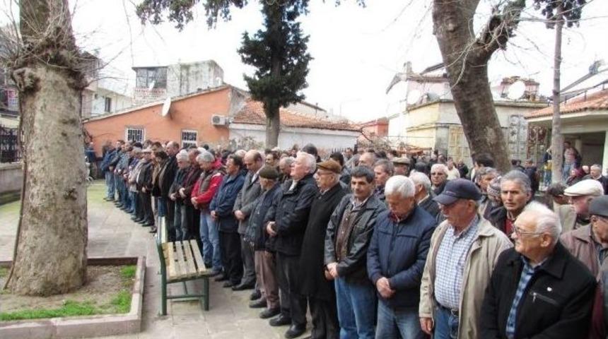Emekli Yazı İşleri M&uuml;d&uuml;r&uuml; &Ouml;zmukan G&ouml;zyaşlarıyla Uğurlandı