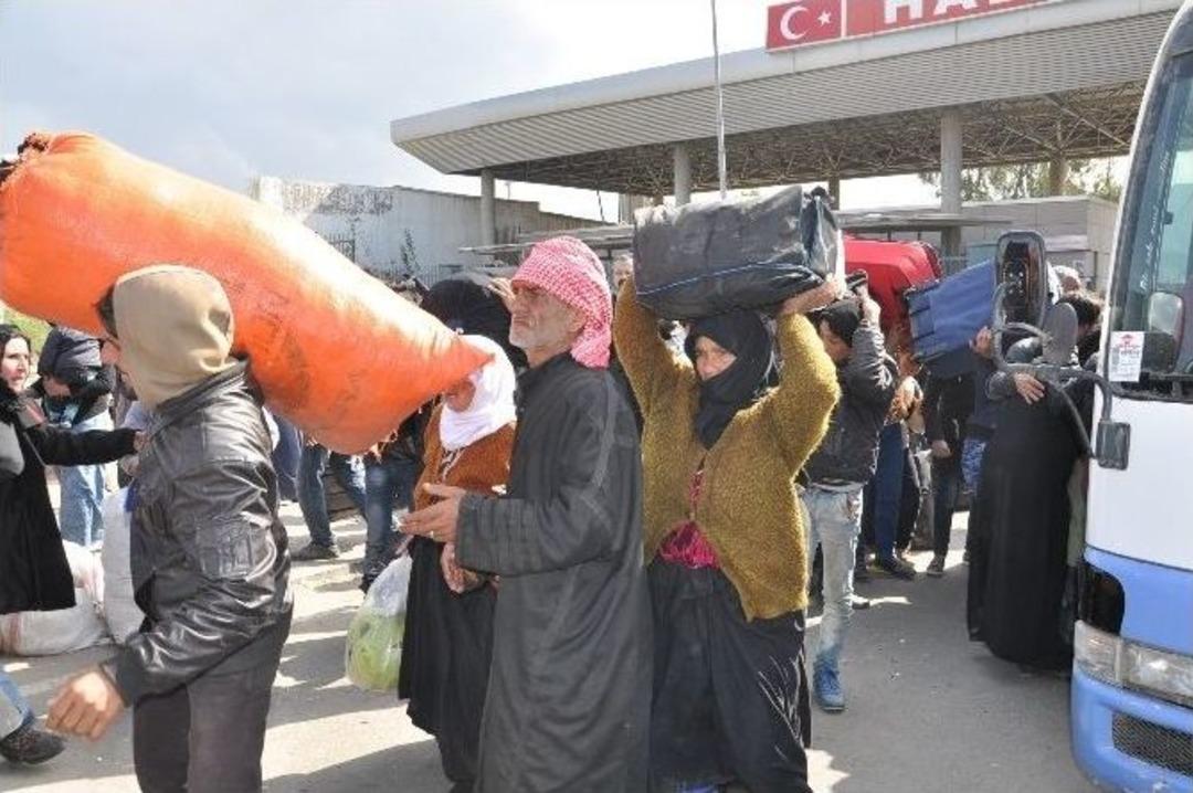 Silopi&rsquo;de Mahsur Kalan Suriyeliler Irak&rsquo;a G&ouml;nderildi