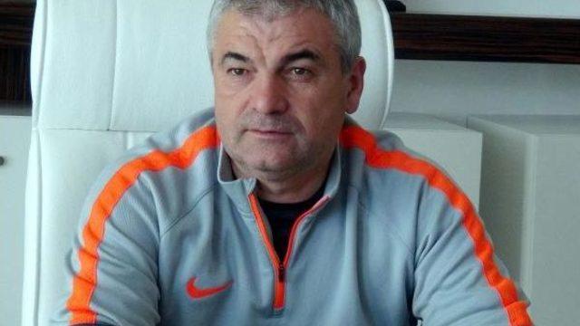 Rıza Çalımbay'dan Antreman Için Saha Vermeyen Gençlik Ve Spor Müdürü'ne Tepki