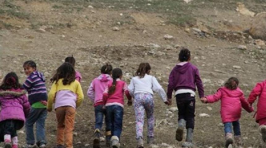 Başkale'deki Okulda Tuvalet Sorunu