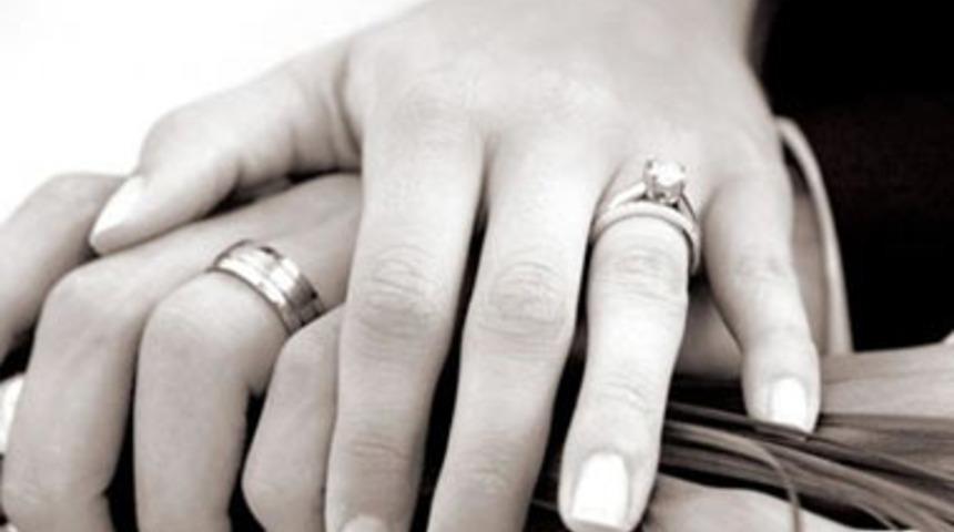 Evliliğe 18 yaş sınırı teklifi