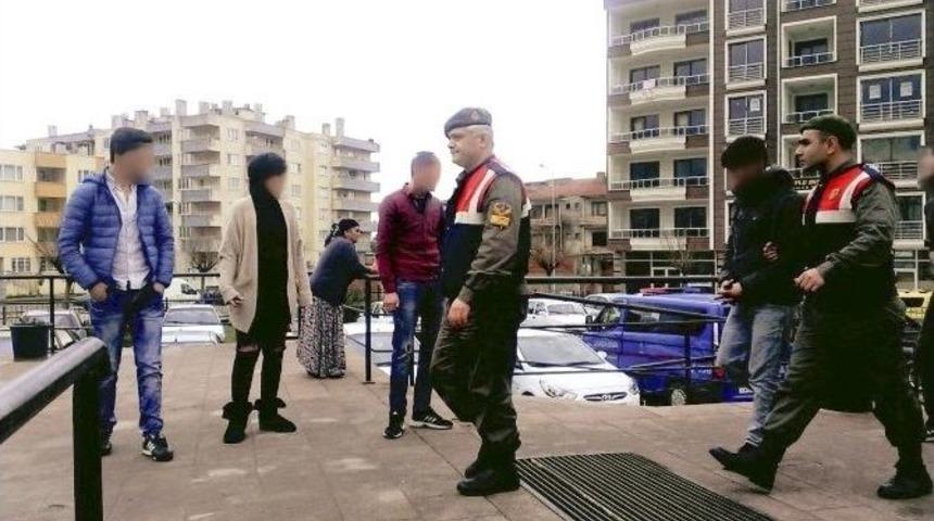 Balıkesir&rsquo;de 5 G&ouml;&ccedil;men Yakalandı