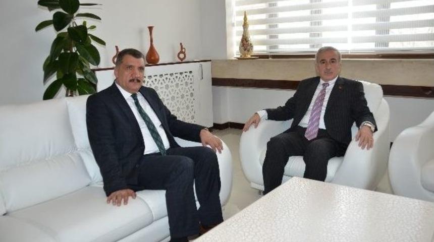 Vali Kam&ccedil;ı, Başkan G&uuml;rkan&rsquo;ı Ziyaret Etti