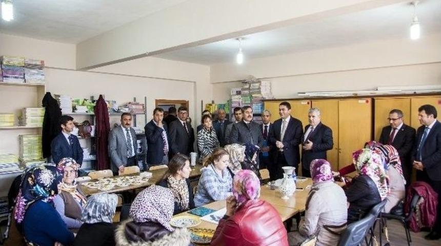 Ahlat&rsquo;ta &Ccedil;ini Ve Seramik Kursu A&ccedil;ıldı