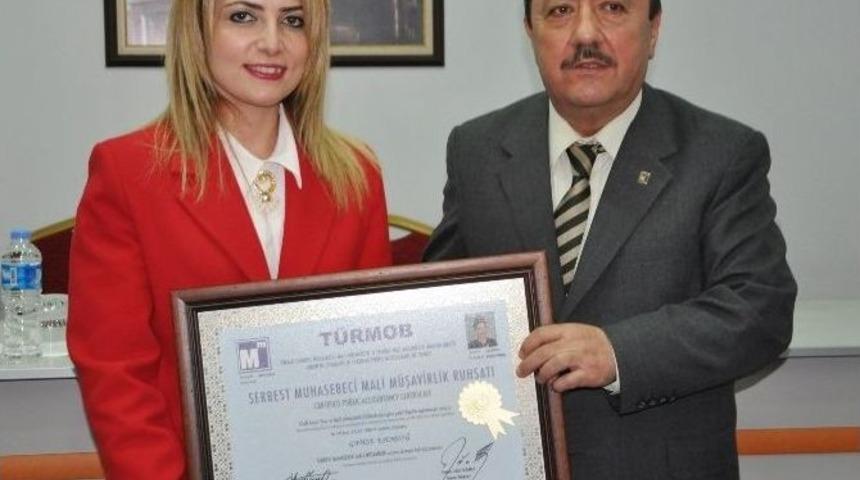 Manisa&rsquo;da Yeni Mali M&uuml;şavirlere Ruhsatları Verildi