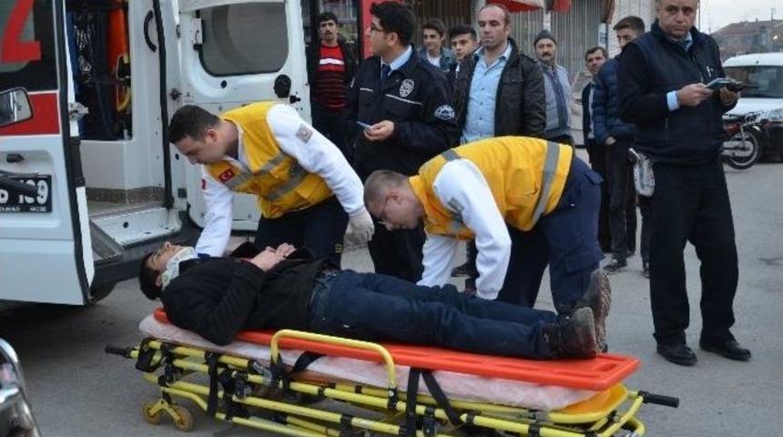 Otomobil İle Motosiklet Çarpıştı: 2 Yaralı