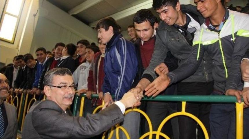 B&uuml;y&uuml;kşehir&rsquo;den Amat&ouml;r Sporculara Malzeme Desteği