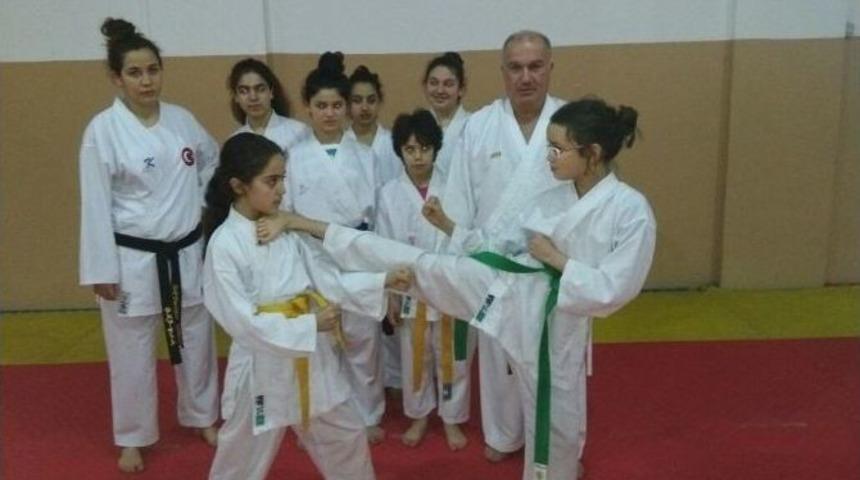 Aydın&rsquo;da Kızlar D&ouml;v&uuml;ş Kurslarına Akın Etti