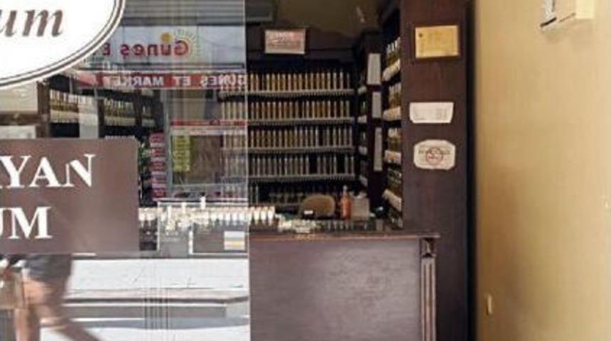 Parf&uuml;mc&uuml;lere Giren Hırsızlar G&uuml;venlik Kamerasında