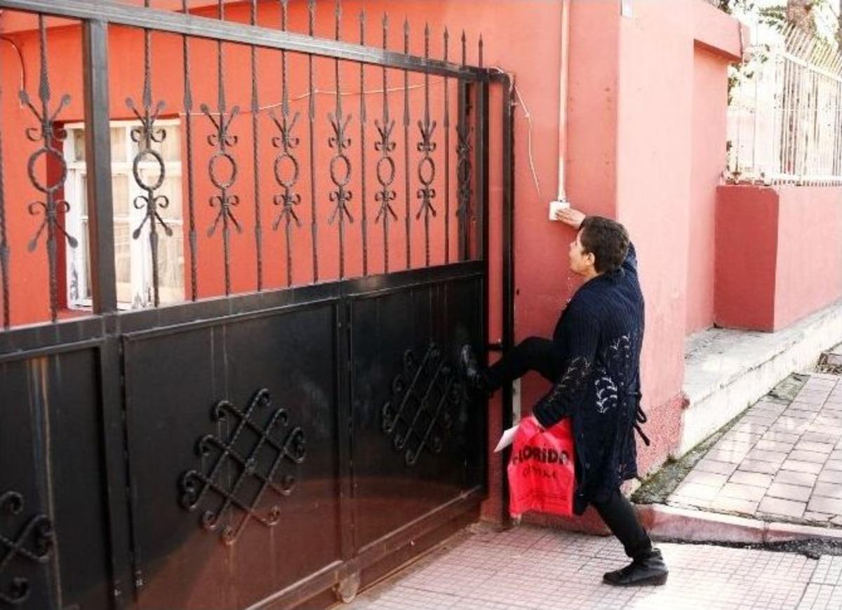 (&ouml;zel Haber) Kendini Yakan Kadın, Bu Kez Kızını G&ouml;rebilmek İ&ccedil;in Yurt Bastı