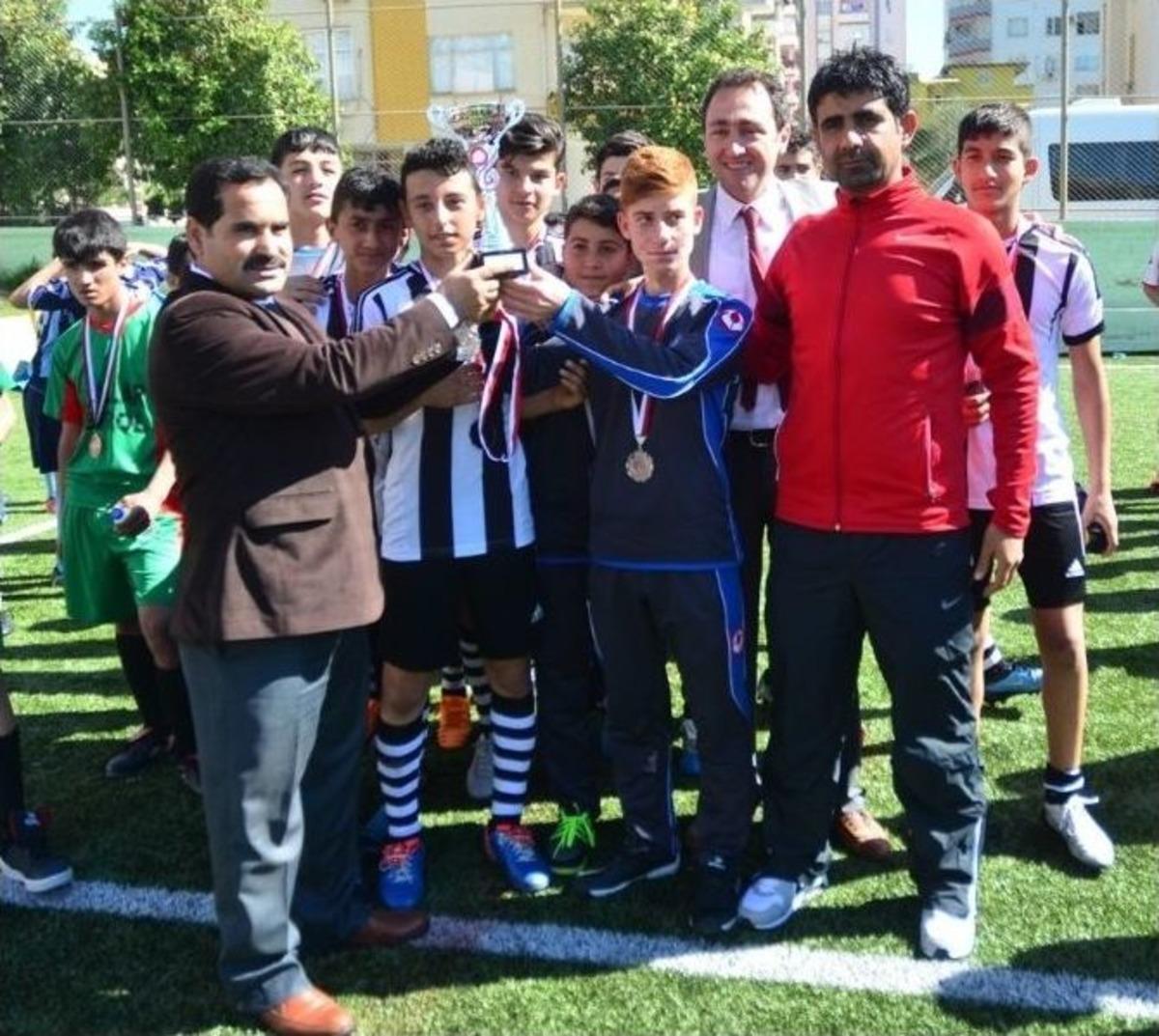Adana&rsquo;da Okullarası Yıldız Erkekler Futbol M&uuml;sabakaları