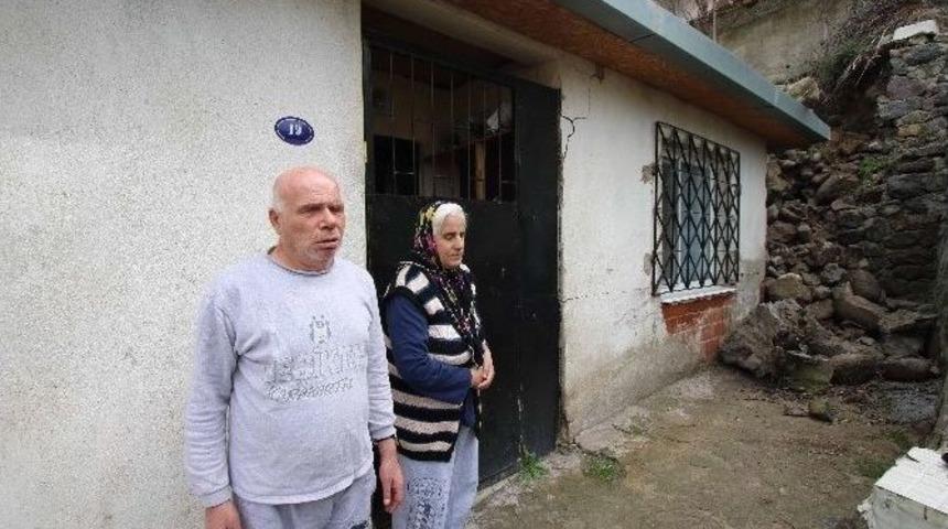 Evleri Hasar G&ouml;ren Engelli &Ccedil;ifte Yardım Eli