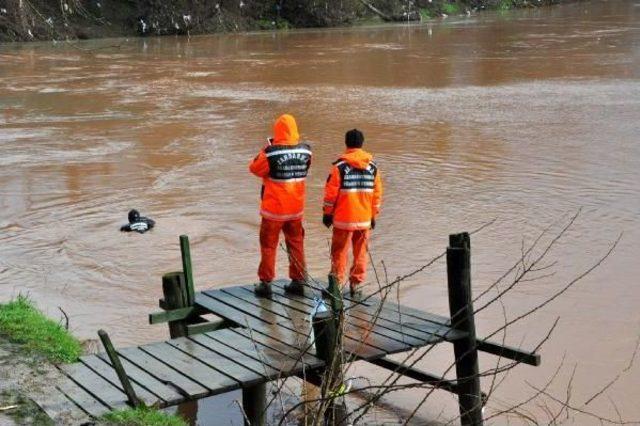 Bartın Irmağı na D&uuml;şen &Ccedil;aycıyı Aramalar S&uuml;r&uuml;yor 1