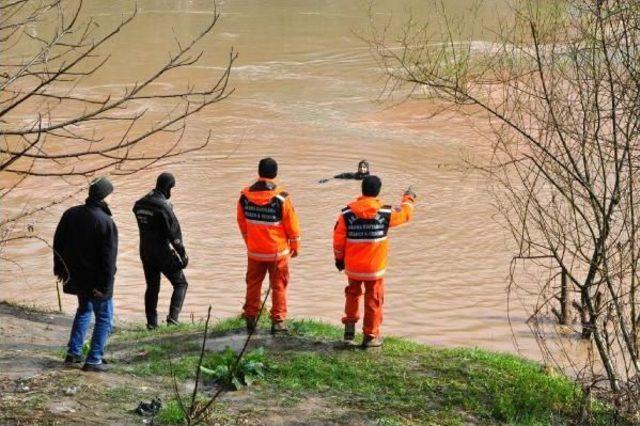 Bartın Irmağı na D&uuml;şen &Ccedil;aycıyı Aramalar S&uuml;r&uuml;yor 2