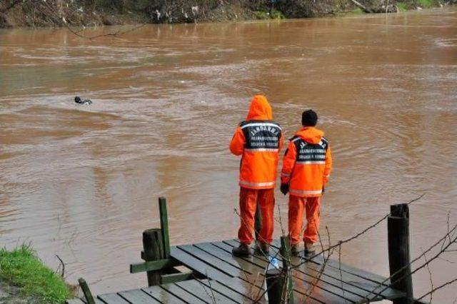 Bartın Irmağı na D&uuml;şen &Ccedil;aycıyı Aramalar S&uuml;r&uuml;yor 3
