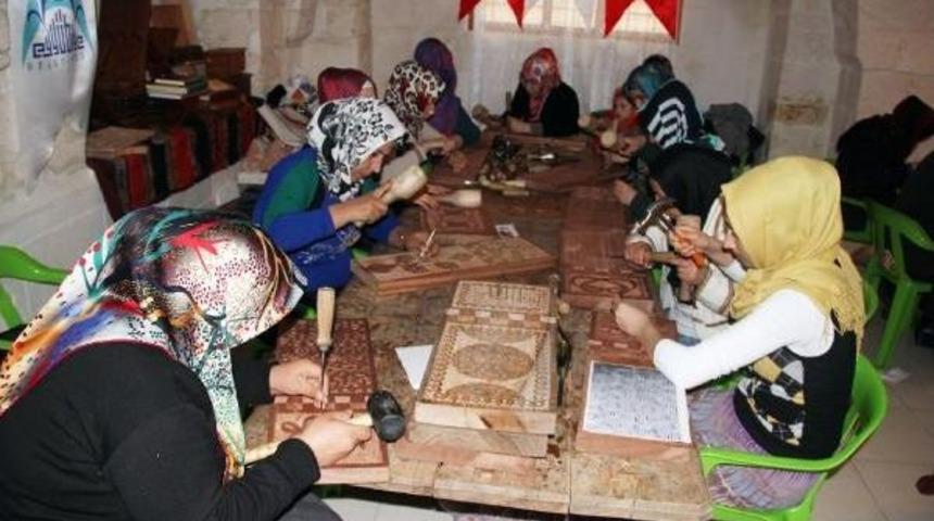 Şanlıurfa&rsquo;Da Kadınlardan Ahşap Oymacılık Kursuna Ilgi