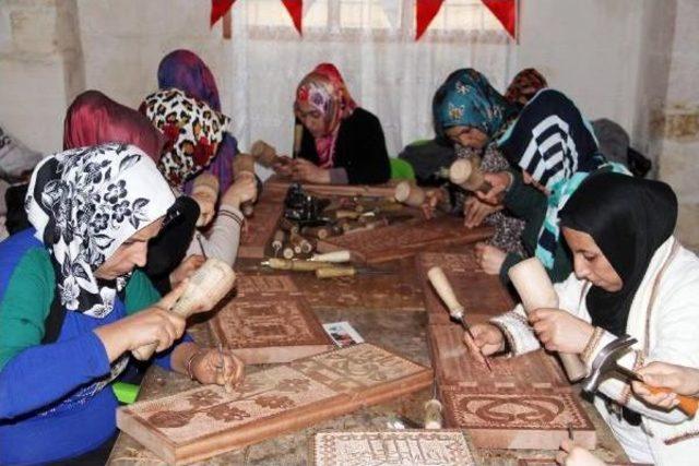 Şanlıurfa&rsquo;Da Kadınlardan Ahşap Oymacılık Kursuna Ilgi 1