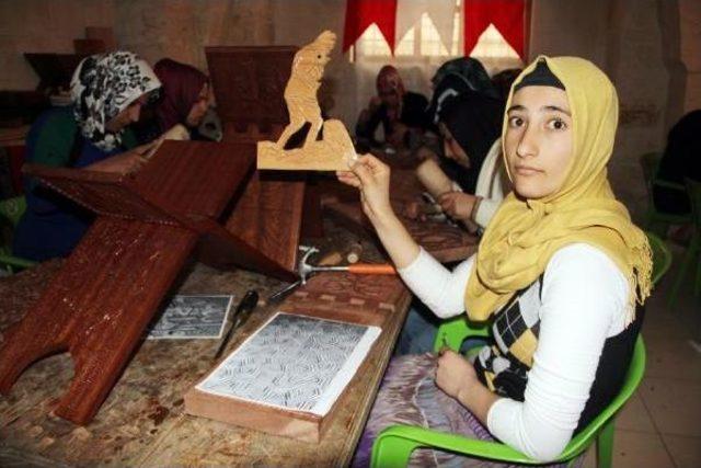 Şanlıurfa&rsquo;Da Kadınlardan Ahşap Oymacılık Kursuna Ilgi 3