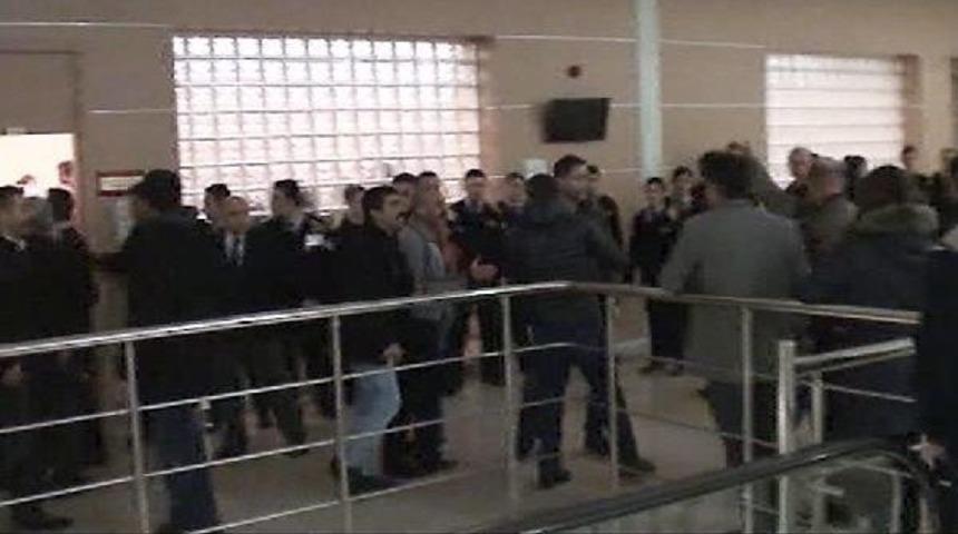 G&uuml;lsuyu Davasında Gerginlik (2)