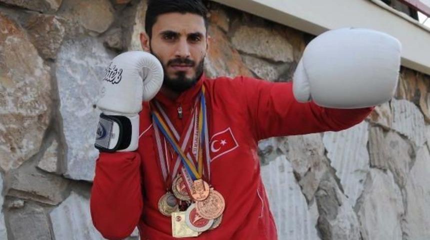 Umut 'muay Thai'de T&uuml;rkiye'nin Umudu