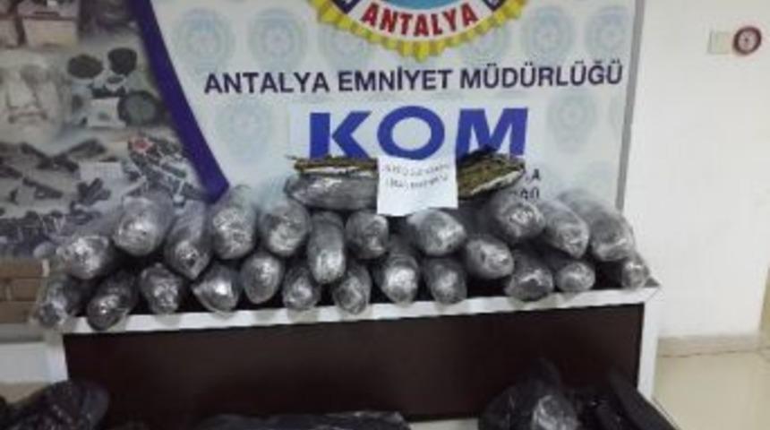 Antalya&rsquo;da 28 Kilo 200 Gram Esrar Ele Ge&ccedil;irildi