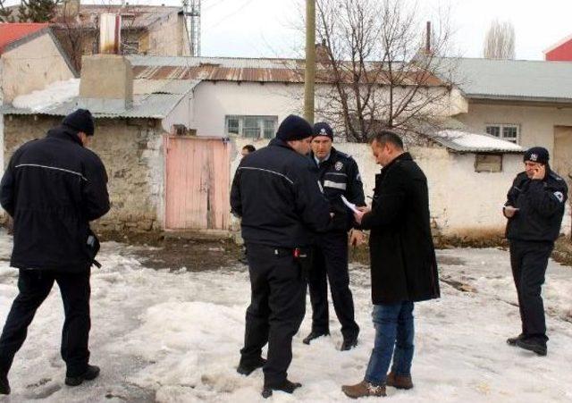 Emekli Bekçi, Boşanmak Isteyen 35 Yıllık Eşini Başından Vurdu