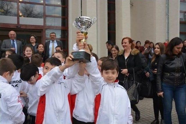 Ödüllü Folklorcülerden Süleymanpaşa Belediye Başkanı Ekrem Eşkinat’a Ziyaret 1