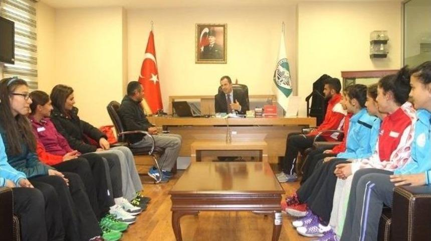 B&uuml;y&uuml;kşehir Belediyesi&rsquo;ni Temsil Edecek Sporcular Spor Etkinlikleri Aş&rsquo;yi Ziyaret Etti