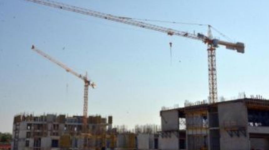 Adliye Inşaatında Kalasın Altında Kalan Iş&ccedil;i &Ouml;ld&uuml;