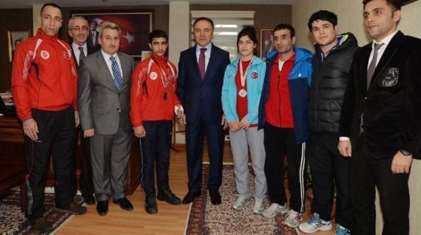 D&uuml;nya&rsquo;yı Ve Balkanlar&rsquo;ı Titrettiler