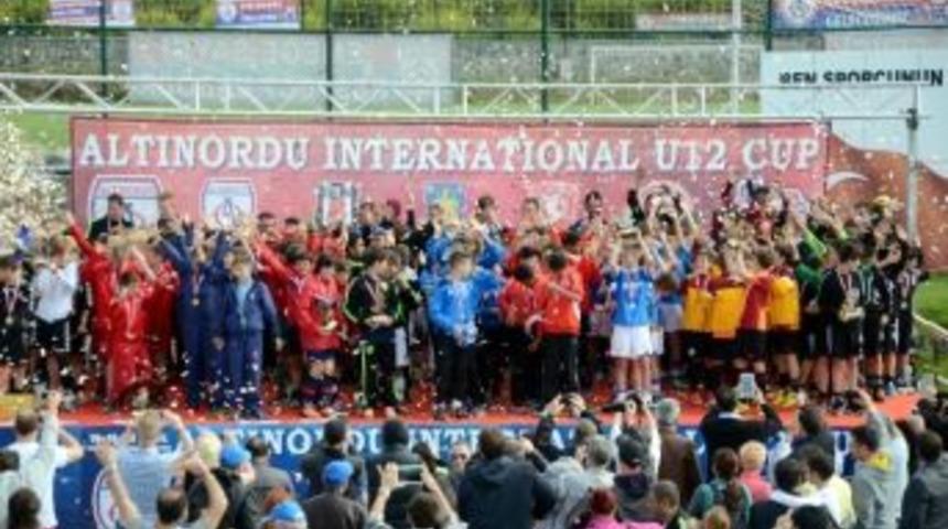 U12 Cup&rsquo;ta Ustalara Saygı