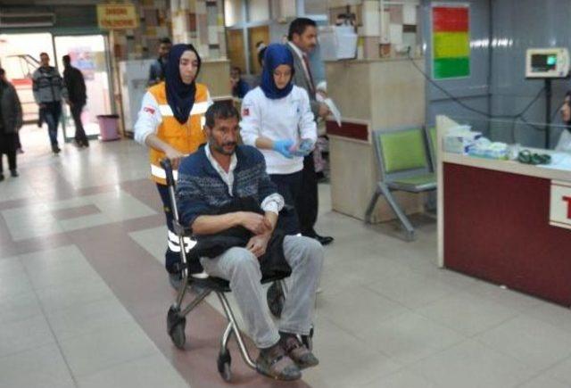 Adıyaman da Otomobiller &Ccedil;arpıştı: 2 Yaralı 1