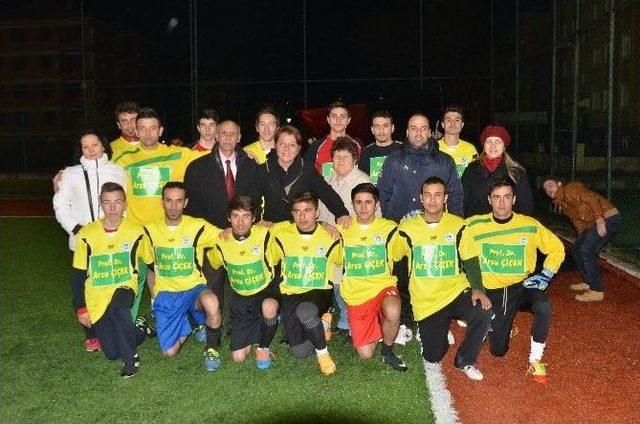 Prof. Dr. &Ccedil;i&ccedil;ek&rsquo;ten Amat&ouml;r Spora Destek 1